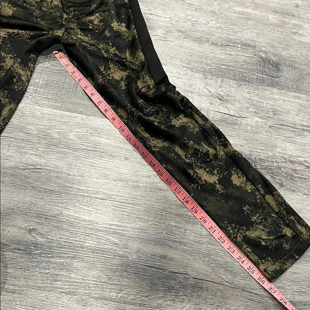 Old Navy Go-Dry Techie Fleece pants in a camouflage print XL (12) boys